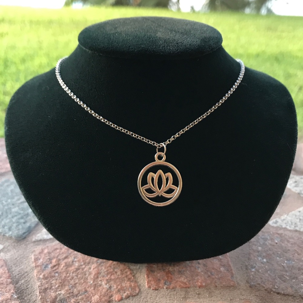 🔴Sale ! Boho lotus flower silver necklace - Picture 7 of 9